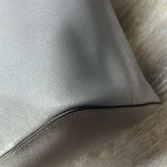 9770 Michael Kors gray tote bag - Picture 8 of 16